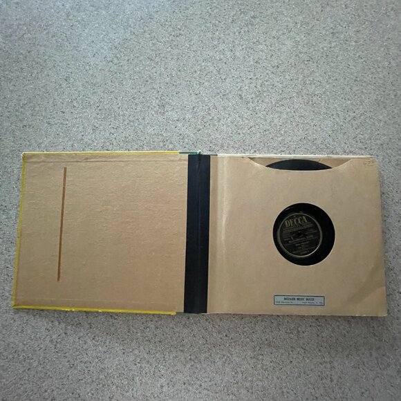 Bing Crosby St. Patrick's Day 5 Record Set Vinyl / 10" Media - Copyright 1946 - Picture 4 of 16